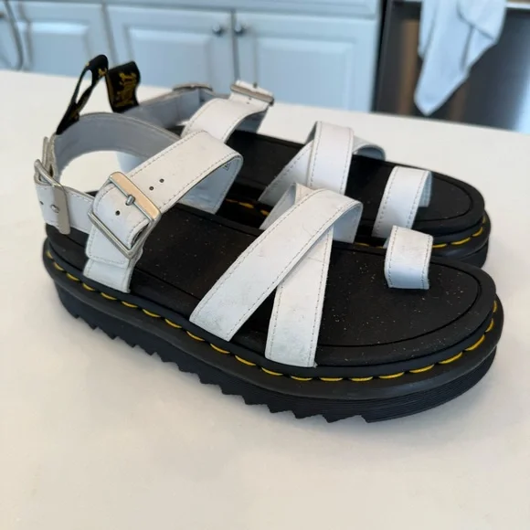 Dr Martens “AVRY” Women’s White Platform Sandals Size US 7 EU 38 NEW